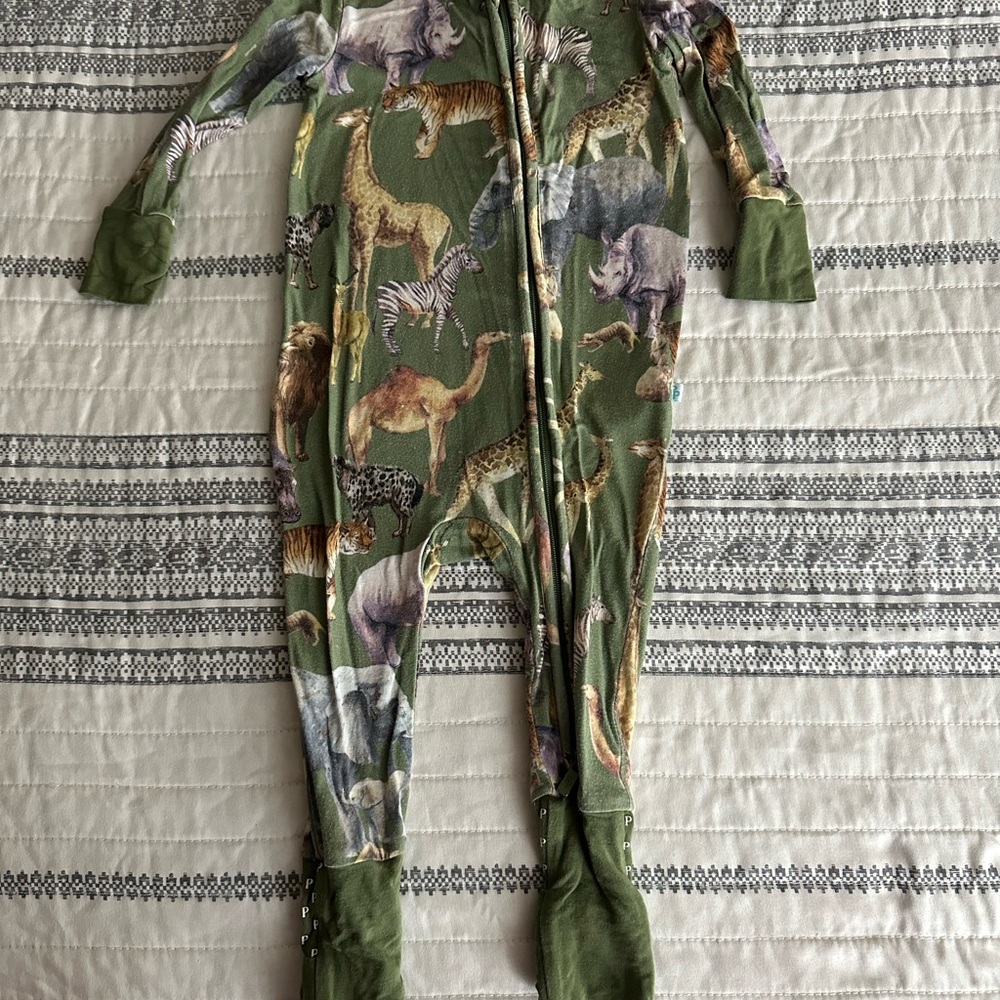 ⭐️2/$20⭐️ Posh Peanut convertible footie